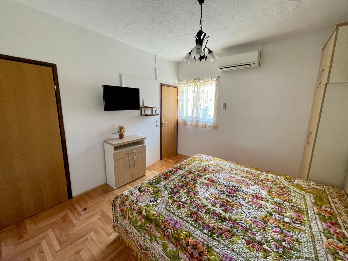 Rooms & Apartments Tepsa - Centre ฮวาร์ ภายนอก รูปภาพ